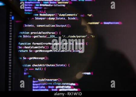 La visualisation du programme concept d'illustration de l'écran grâce à une loupe Banque D'Images