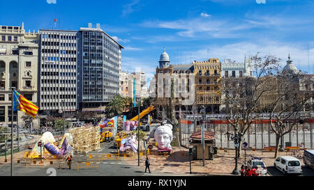 Valencia, Espagne - 7 mars, 2019 : Préparation de la Mairie Falla jours avant sa dernière assemblée générale, quelques instants avant le coup d'une Mascletà. Banque D'Images