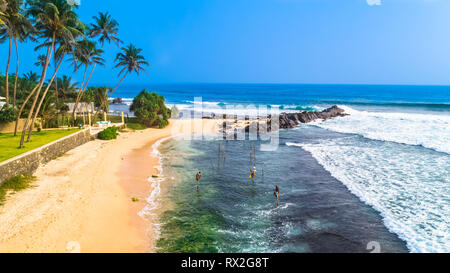 Vue aérienne. Vue de la plage à Unawatuna, Sri Lanka. Banque D'Images