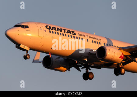 Boeing 737 de Qantas en approche pour atterrir à l'aéroport d'Adélaïde. Banque D'Images