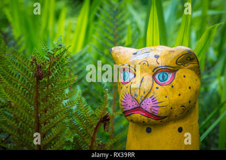 Décoration de jardin en bois d'une cat Banque D'Images