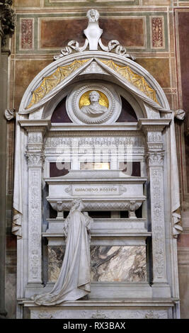 Tombe de Leonardo Bruni humaniste italien, historien et homme d'État par Bernardo Rossellino, monument funéraire, la Basilique de Santa Croce à Florence Banque D'Images