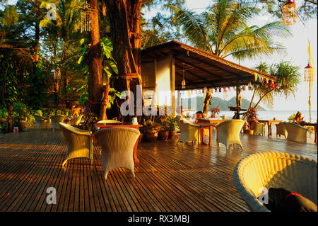 Bungalows de bambou Guest House, Ao Yai Beach, Koh Phayam, province Ranong, Thaïlande Banque D'Images