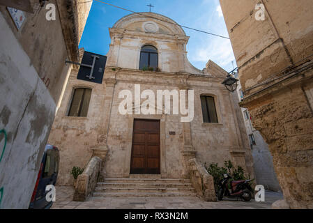 Monopoli, Puglia, Italie - Église de Pierre et Paul apôtres et martyrs (Parrocchia Ss. Apostoli Pietro e Paolo martiri chiesa) dans la vieille ville. Banque D'Images