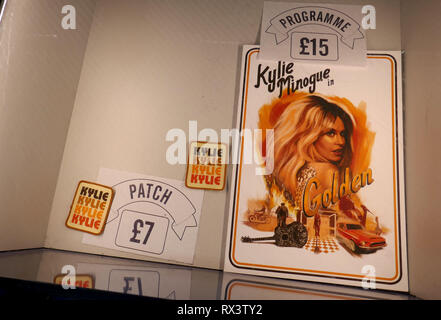 Londres, ANGLETERRE - 28 SEPTEMBRE : la chanteuse Kylie Minogue se produit en concert sur la Tour d'or le 28 septembre 2018 à l'O2 Arena de Londres, en Angleterre. Photo de Barry King/Alamy Stock Photo Banque D'Images