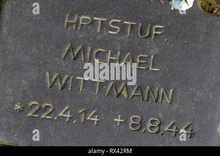 La tombe de Michael Wittmann dans le cimetière allemand de la Cambe, Normandie, France. Banque D'Images