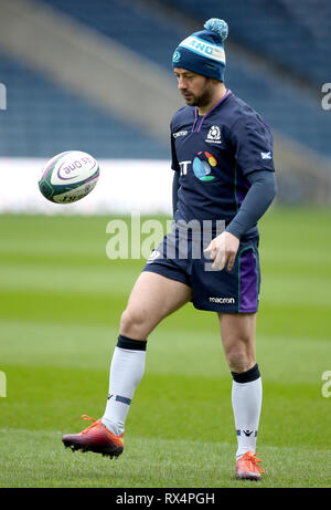 Scotland's Greig Laidlaw au cours de l'exécution du capitaine à Murrayfield, Edinburgh BT. Banque D'Images