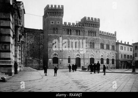 La toscane, Grosseto, Piazza Dante, palais aldobrandeschi ou province, 1910-20 Banque D'Images