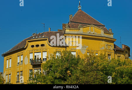 SUBOTICA, SERBIE - 13 octobre 2018 - Grand vieux bâtiment jaune Banque D'Images