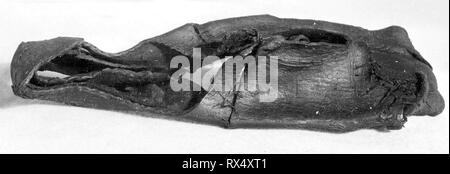 L'homme Chaussure Toe Cornu. L'Angleterre. Date : 1501-1600. Dimensions : 24 × 10 × 5,5 cm (9 7/16 po × 3 × 15/16 2 1/8 in.). Le cuir. Origine : Angleterre. Musée : le Chicago Art Institute. Banque D'Images