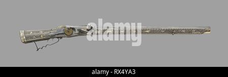 Wheellock carabine. L'allemand. Date : 1577. Dimensions : 119,3 cm L. (47 in.) Baril L. 90,8 cm (35 3/4 in.) WT. 11 lb. 13 oz. Calibre .60. Acier, laiton doré, de fer, de bois et de corne. Origine : Allemagne. Musée : le Chicago Art Institute. Banque D'Images