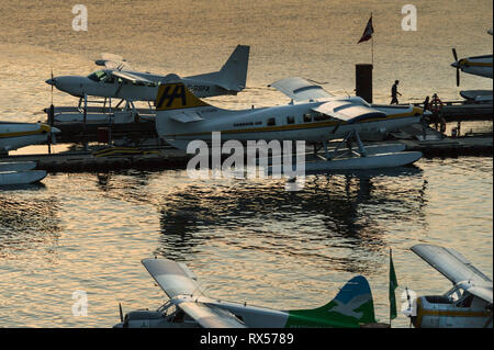 Floatplanes à Coal Harbour, Vancouver (Colombie-Britannique) Banque D'Images