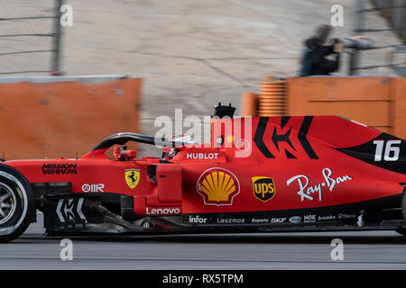 Barcelone, Espagne. 19 Février, 2019. Charles Leclerc de Monaco avec 16 de la Scuderia Ferrari SF90 la conduite sur piste pendant F1 2019 Test. Banque D'Images