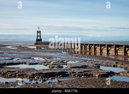 Les modèles de l'eau résiduelle sur Crosby Beach Banque D'Images