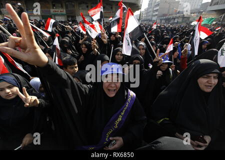 Bagdad, Iraq. 05Th Mar, 2019. Les partisans du leader chiite et chef de parti Hikma Ammar al-Hakim se rassemblent pour écouter son discours lors de la commémoration de l'assassinat de l'imam chiite Mohammed Baqir al Hakim - Journée des Martyrs irakiens sur. Ameer Al Mohmmedaw : Crédit/dpa/Alamy Live News Banque D'Images