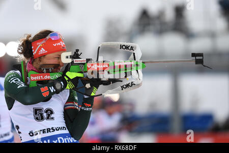 08 mars 2019, la Suède, Stockholm : Championnat du monde de Biathlon : sprint, 7, 5 km, les femmes. Laura Dahlmeier de Allemagne tir avant le début. Photo : Sven Hoppe/dpa Banque D'Images