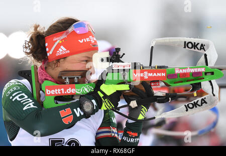 08 mars 2019, la Suède, Stockholm : Championnat du monde de Biathlon : sprint, 7, 5 km, les femmes. Laura Dahlmeier de Allemagne tir avant le début. Photo : Sven Hoppe/dpa Banque D'Images