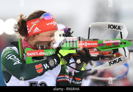 08 mars 2019, la Suède, Stockholm : Championnat du monde de Biathlon : sprint, 7, 5 km, les femmes. Laura Dahlmeier de Allemagne tir avant le début. Photo : Sven Hoppe/dpa Banque D'Images