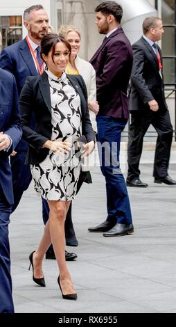 King's College London, UK. 8Th Mar 2019. Meghan, duchesse de Sussex laisse au King's College de Londres à Londres, le 8 mars 2019, après avoir assisté à un débat d'experts convoquée par l'imprimeur de la Commonwealth Trust pour marquer la Journée internationale de la femme Photo : Albert Nieboer/ Pays-Bas OUT/Point de vue OUT | Crédit : afp photo alliance/Alamy Live News Banque D'Images