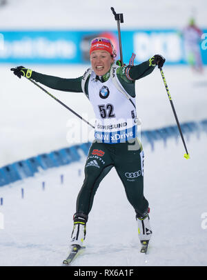 08 mars 2019, la Suède, Stockholm : Championnat du monde de Biathlon : sprint, 7, 5 km, les femmes. Laura Dahlmeier de Allemagne célèbre le bronze à la finale. Photo : Sven Hoppe/dpa Banque D'Images