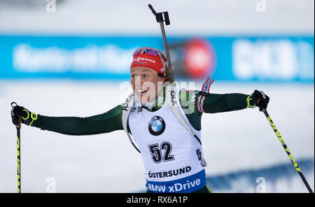 08 mars 2019, la Suède, Stockholm : Championnat du monde de Biathlon : sprint, 7, 5 km, les femmes. Laura Dahlmeier de Allemagne célèbre le bronze à la finale. Photo : Sven Hoppe/dpa Banque D'Images