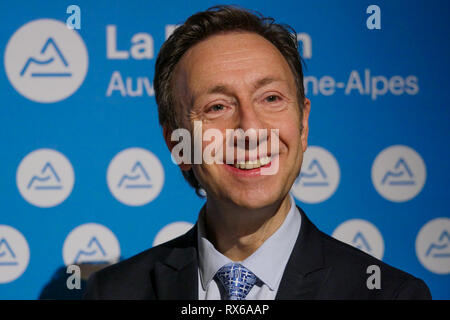Lyon, France, le 8 mars 2019 : Laurent Wauquiez, Pdt de l'Auvergne Région Rhône-Alpes et le PDT de la parti de droite bénéficiait du large, est vu à Lyon (Centre-est de la France), le 8 mars 2019, alors qu'il se félicite de Bernard Pivot et Stephane Bern (ici en photo) au musée des Tissus et des Arts décoratifs' - Musée des Arts décoratifs et du textile, à l'occasion d'une conférence de presse tenue pour présenter le plan de sauvetage pour le Musée. Crédit Crédit : Serge Mouraret/Alamy Live News Banque D'Images