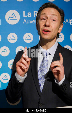 Lyon, France, le 8 mars 2019 : Laurent Wauquiez, Pdt de l'Auvergne Région Rhône-Alpes et le PDT de la parti de droite bénéficiait du large, est vu à Lyon (Centre-est de la France), le 8 mars 2019, alors qu'il se félicite de Bernard Pivot et Stephane Bern (ici en photo) au musée des Tissus et des Arts décoratifs' - Musée des Arts décoratifs et du textile, à l'occasion d'une conférence de presse tenue pour présenter le plan de sauvetage pour le Musée. Crédit Crédit : Serge Mouraret/Alamy Live News Banque D'Images
