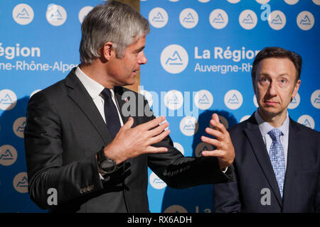 Lyon, France, le 8 mars 2019 : Laurent Wauquiez, Pdt de l'Auvergne Région Rhône-Alpes et le PDT de la parti de droite bénéficiait du large, est vu à Lyon (Centre-est de la France) le 8 mars 2019 en compagnie de Stéphane Bern au musée des Tissus et des Arts décoratifs' - Musée des Arts décoratifs et du textile, à l'occasion d'une conférence de presse tenue pour présenter le plan de sauvetage pour le Musée. Crédit Crédit : Serge Mouraret/Alamy Live News Banque D'Images