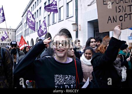 Bruxelles, Belgique. Mar 8, 2019. Les femmes prennent part à un rassemblement lors de la Journée internationale des femmes. Credit : ALEXANDROS MICHAILIDIS/Alamy Live News Banque D'Images