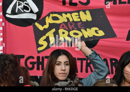 Athènes, Grèce. 8Th Mar 2019. Des centaines de prendre part à une manifestation pour les droits des femmes lors de la Journée internationale de la femme à Athènes, Grèce. Crédit : Nicolas Koutsokostas/Alamy Live News. Banque D'Images