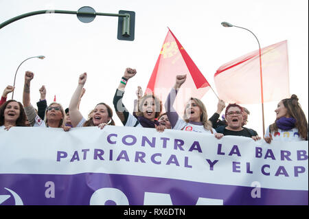 Séville, Espagne. 05Th Mar, 2019. Espagne, Séville : des milliers de femmes et d'hommes participent à la manifestation pour la Journée internationale de la femme 2019. Credit : Claudia Wiens/Alamy Live News Banque D'Images