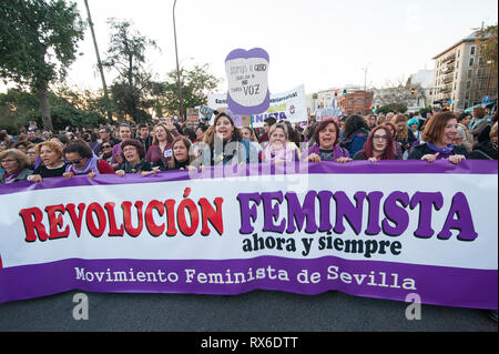 Séville, Espagne. 05Th Mar, 2019. Espagne, Séville : des milliers de femmes et d'hommes participent à la manifestation pour la Journée internationale de la femme 2019. Credit : Claudia Wiens/Alamy Live News Banque D'Images