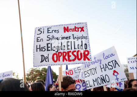 Séville, Espagne. 05Th Mar, 2019. Espagne, Séville : des milliers de femmes et d'hommes participent à la manifestation pour la Journée internationale de la femme 2019. Credit : Claudia Wiens/Alamy Live News Banque D'Images