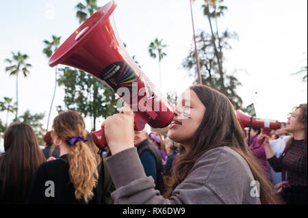 Séville, Espagne. 05Th Mar, 2019. Espagne, Séville : des milliers de femmes et d'hommes participent à la manifestation pour la Journée internationale de la femme 2019. Credit : Claudia Wiens/Alamy Live News Banque D'Images