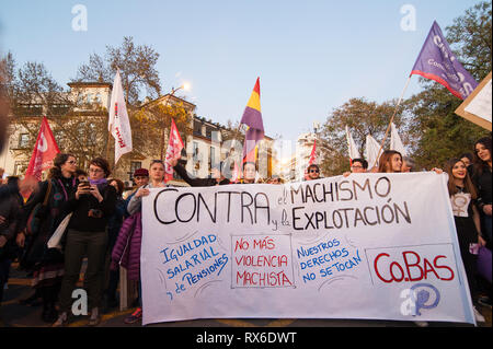 Séville, Espagne. 05Th Mar, 2019. Espagne, Séville : des milliers de femmes et d'hommes participent à la manifestation pour la Journée internationale de la femme 2019. Credit : Claudia Wiens/Alamy Live News Banque D'Images