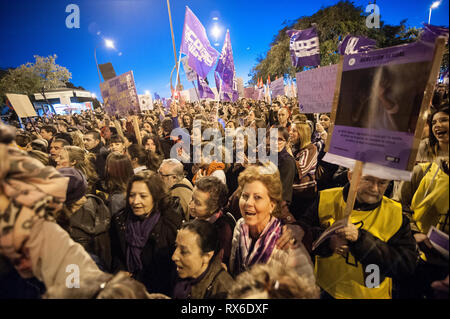 Séville, Espagne. 05Th Mar, 2019. Espagne, Séville : des milliers de femmes et d'hommes participent à la manifestation pour la Journée internationale de la femme 2019. Credit : Claudia Wiens/Alamy Live News Banque D'Images