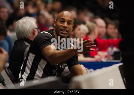 Newcastle Upon Tyne, au Royaume-Uni. 08 mars 2019. Fabulous Flournoy, entraîneur-chef des Eagles Groupe Esh Newcastle, encadrement de la magistrature contre Radisson Glasgow rouge des pierres à la communauté d'Aigles stade dans la British Basketball Championship. Crédit : Colin Edwards/Alamy Live News. Banque D'Images