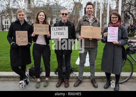 Londres, Royaume-Uni. 8 mars, 2019. Les militants de l'action sur les changements climatiques protester en face de la Chambre du Parlement en place du Parlement dans le cadre du vendredi pour le climat futur des grèves. Credit : Mark Kerrison/Alamy Live News Banque D'Images