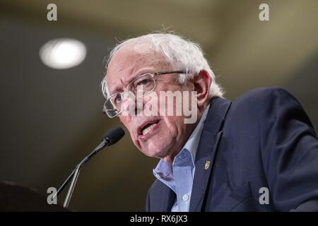 Iowa City, Iowa, États-Unis. Mar 8, 2019. Le sénateur Bernie SANDERS (I-VT) campagnes pour le président de l'Union Memorial de l'Iowa à Iowa City, Iowa le Vendredi, Mars 8, 2019. Credit : KC McGinnis/ZUMA/Alamy Fil Live News Banque D'Images