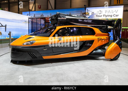 Genève, SUISSE - Le 5 mars 2019 : PAL-V Liberté voiture volante en vedette à la 89e Salon International de l'Automobile de Genève. Banque D'Images