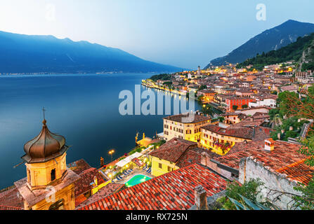 Lago di Garda visualiser à Limone sul Garda, célèbre destination touristique en Italie Banque D'Images