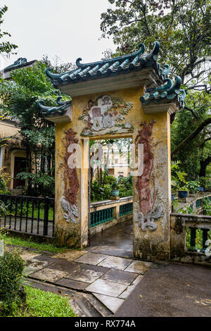 Juillet 2017, Kaiping, Chine. Arche sculptée dans Li jardin Kaiping Diaolou complexe, près de Guangzhou. Construite par de riches Chinois d'outre-mer, ces maisons sont une famille Banque D'Images