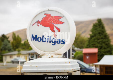 Old vintage mobilgas signe la pompe à carburant Banque D'Images