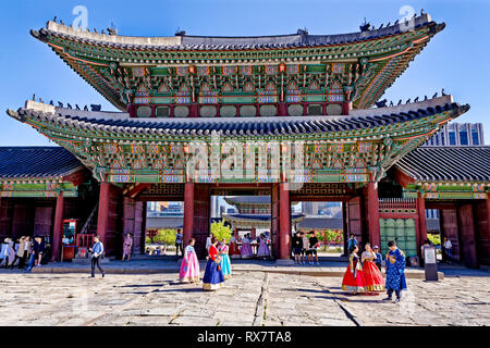 Séoul, Corée du Sud. Mai, 2017. Gwanghwamun, porte principale de Gyeongbokgung Palace à Séoul, Corée du Sud. Credit : Bernard Menigault/Alamy Stock Photo Banque D'Images