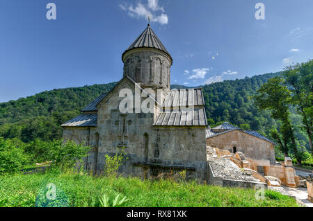 Haghartzine est un monastère au xiiie siècle situé près de la ville de Dilijan dans la province de Tavouche d'Arménie. Banque D'Images