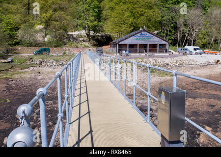 Nouveau ponton flottant jetée à Lochaline Harbour sur la côte ouest de l'Écosse écossais Banque D'Images