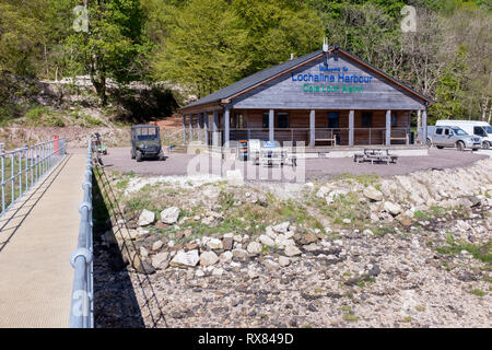 Nouveau ponton flottant jetée à Lochaline Harbour sur la côte ouest de l'Écosse écossais Banque D'Images