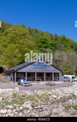 Nouveau ponton flottant jetée à Lochaline Harbour sur la côte ouest de l'Écosse écossais Banque D'Images