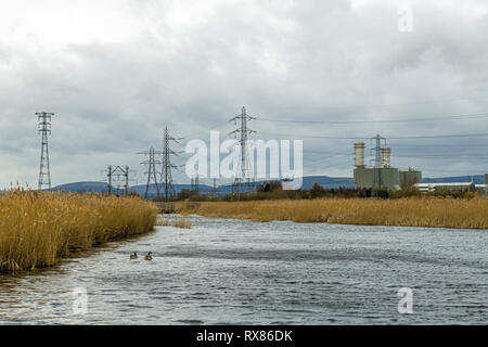 Les zones humides et Newport Uskmouth Power Station dans le sud du Pays de Galles sur l'image Banque D'Images