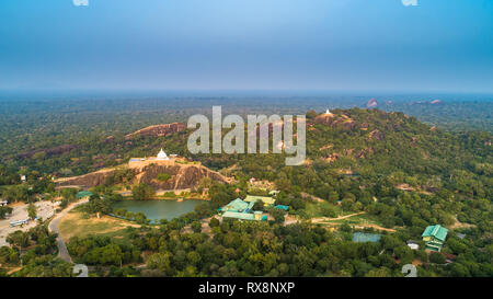 Sithulpawwa Rajamaha Viharaya est un ancien monastère bouddhiste situé dans le district de Hambantota, au sud est du Sri Lanka. Banque D'Images